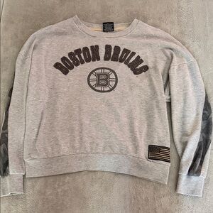 Boston Bruins Gray Crewneck Pullover